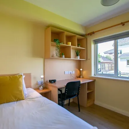 Apartment 33 - Spacious 2 Bed Apt, Sleeps 5 Galway