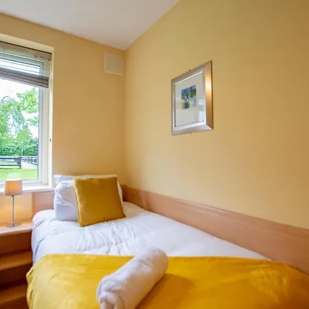 33 - Spacious 2br - Sleeps 5 *