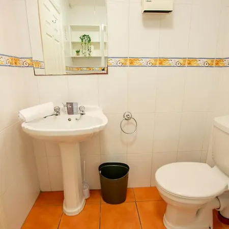 33 - Spacious 2br - Sleeps 5 * Galway