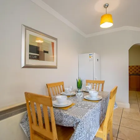33 - Spacious 2 Bed Apt, Sleeps 5 Galway