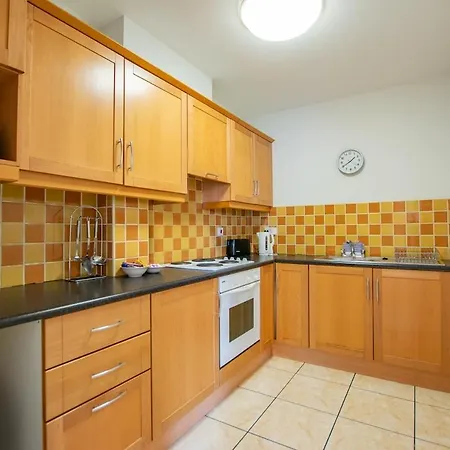 33 - Spacious 2 Bed Apt, Sleeps 5 Apartman