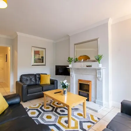 33 - Spacious 2 Bed Apt, Sleeps 5 Apartman