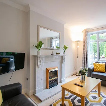 33 - Spacious 2 Bed Apt, Sleeps 5 Apartmán Galway