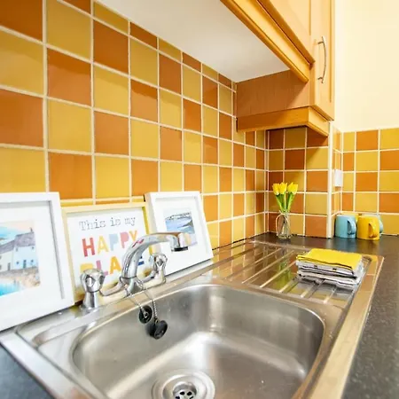 33 - Spacious 2 Bed Apt, Sleeps 5 * Galway