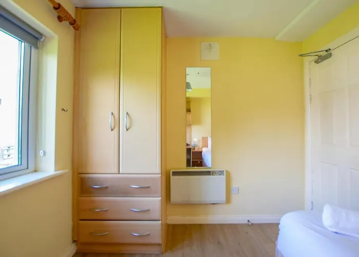 33 - Spacious 2 Bed Apt, Sleeps 5 アパート